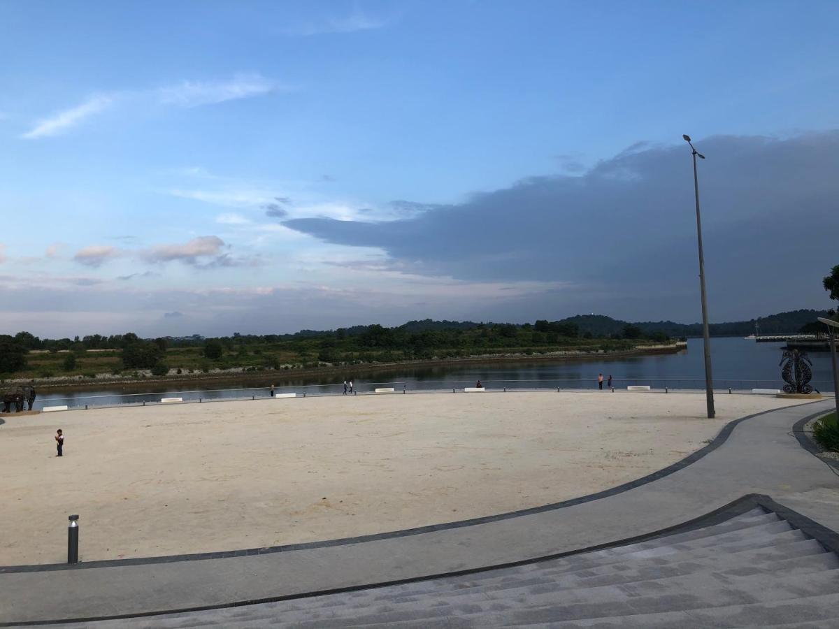 Teega Residence @ Cosy Seafront Living 누사자야 외부 사진